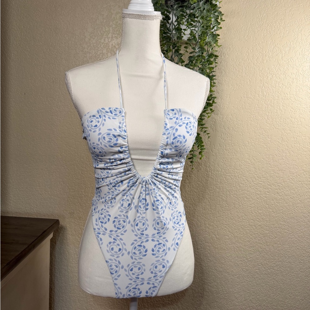 Princess Polly Blue and White Swirl Bodysuit